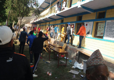 बारामा झडप, प्रहरीद्वारा अश्रुग्यास प्रहार, मतदान रोकियो